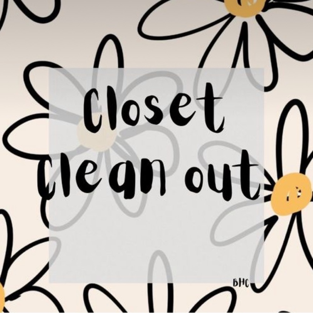Closet clean out girls and women’s! Bundle for discounts or make an offer! 🩷